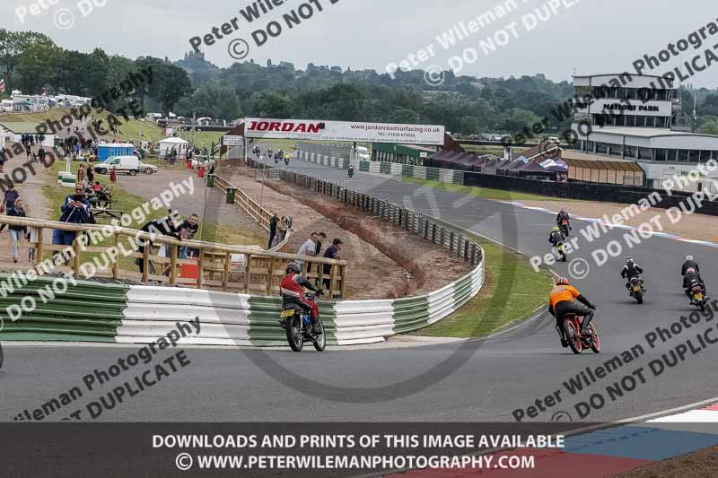 Vintage motorcycle club;eventdigitalimages;mallory park;mallory park trackday photographs;no limits trackdays;peter wileman photography;trackday digital images;trackday photos;vmcc festival 1000 bikes photographs